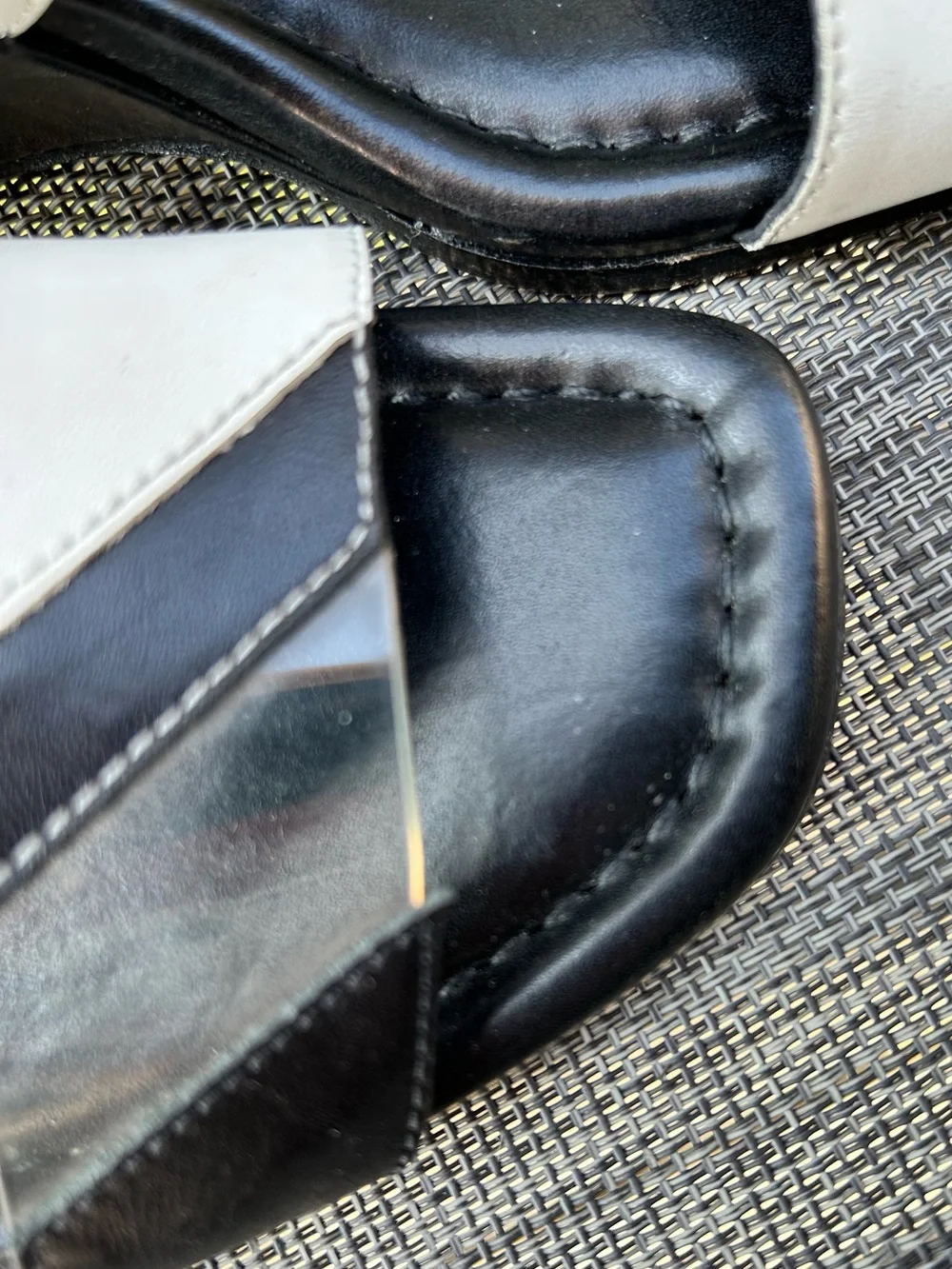 Donald J Pliner Levie Wedge Heel Sandal Black & White Leather Premium size 5.5.